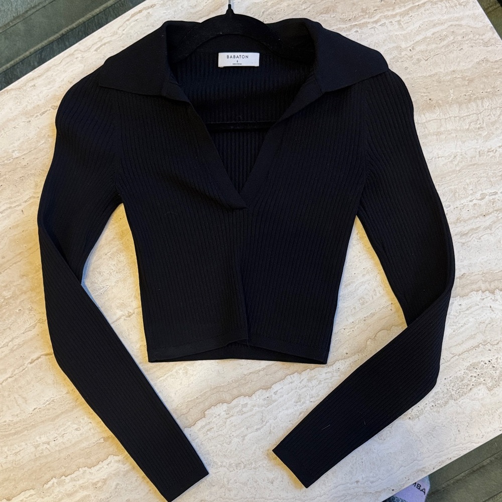Babaton Black Ribbed Long-Sleeve Open-Collar Crop Top